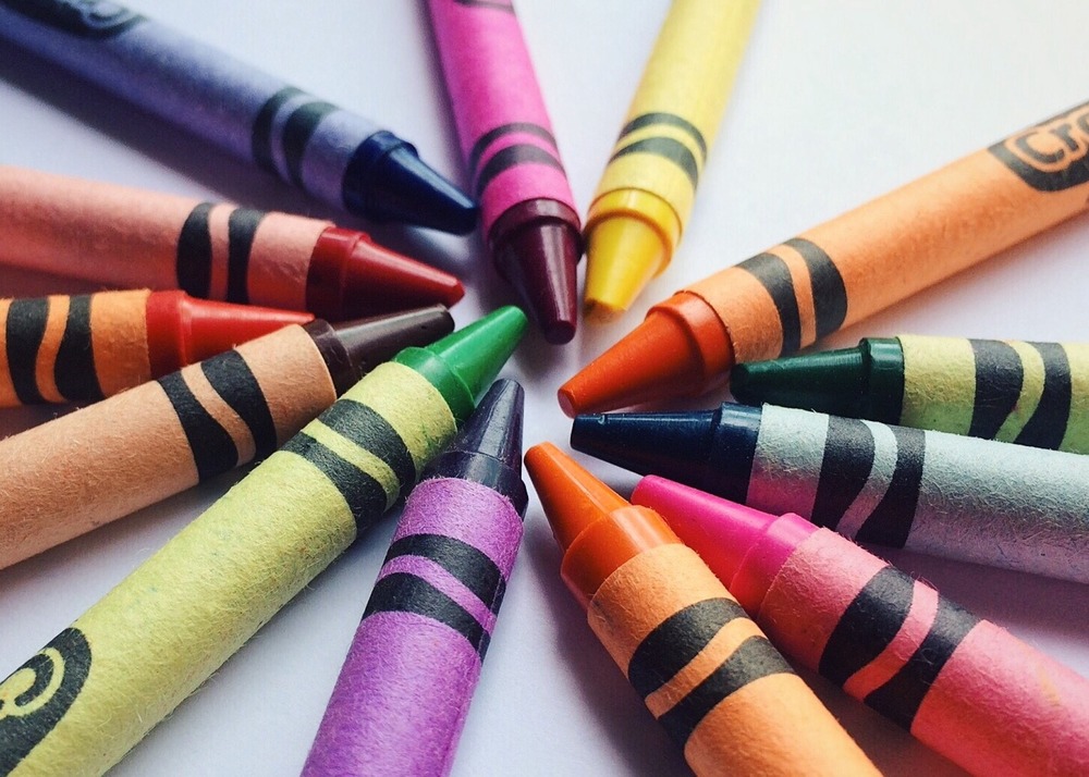 Crayons laid out in a circle